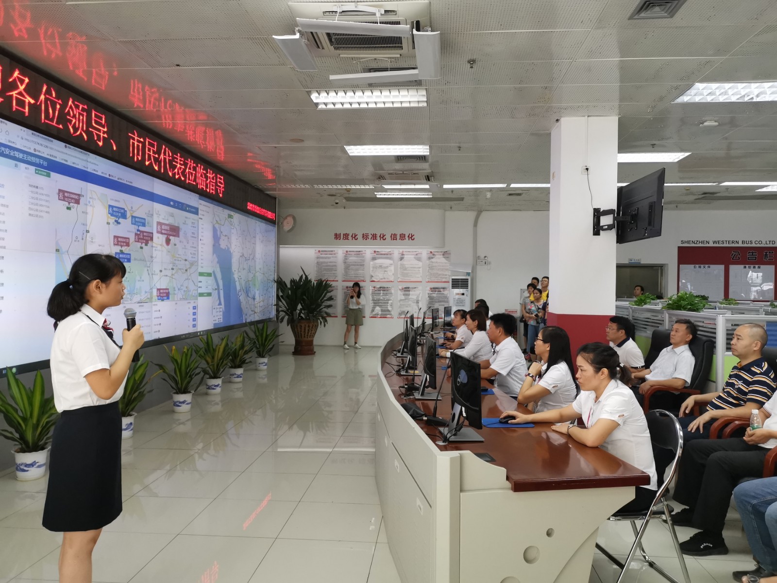 “科技改變公交”，西部公汽全面提升行業(yè)服務(wù)水平，引領(lǐng)城市智慧公交出行